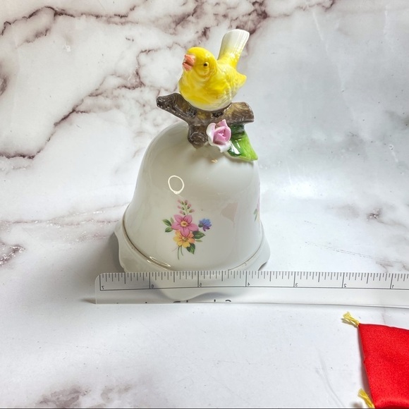 Vintage porcelain bell with yellow bird and music very unique - Picture 2 of 9